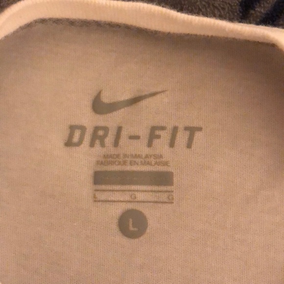 Nike T Shirt - Picture 2 of 2